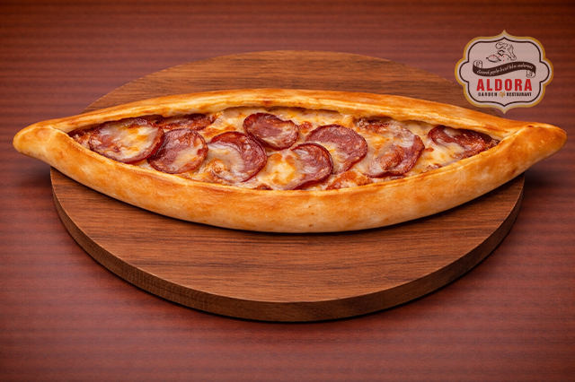 Kaşarlı Sucuklu Pide