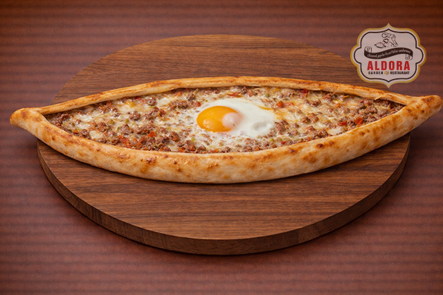 Kuşbaşı Yumurtalı Pide